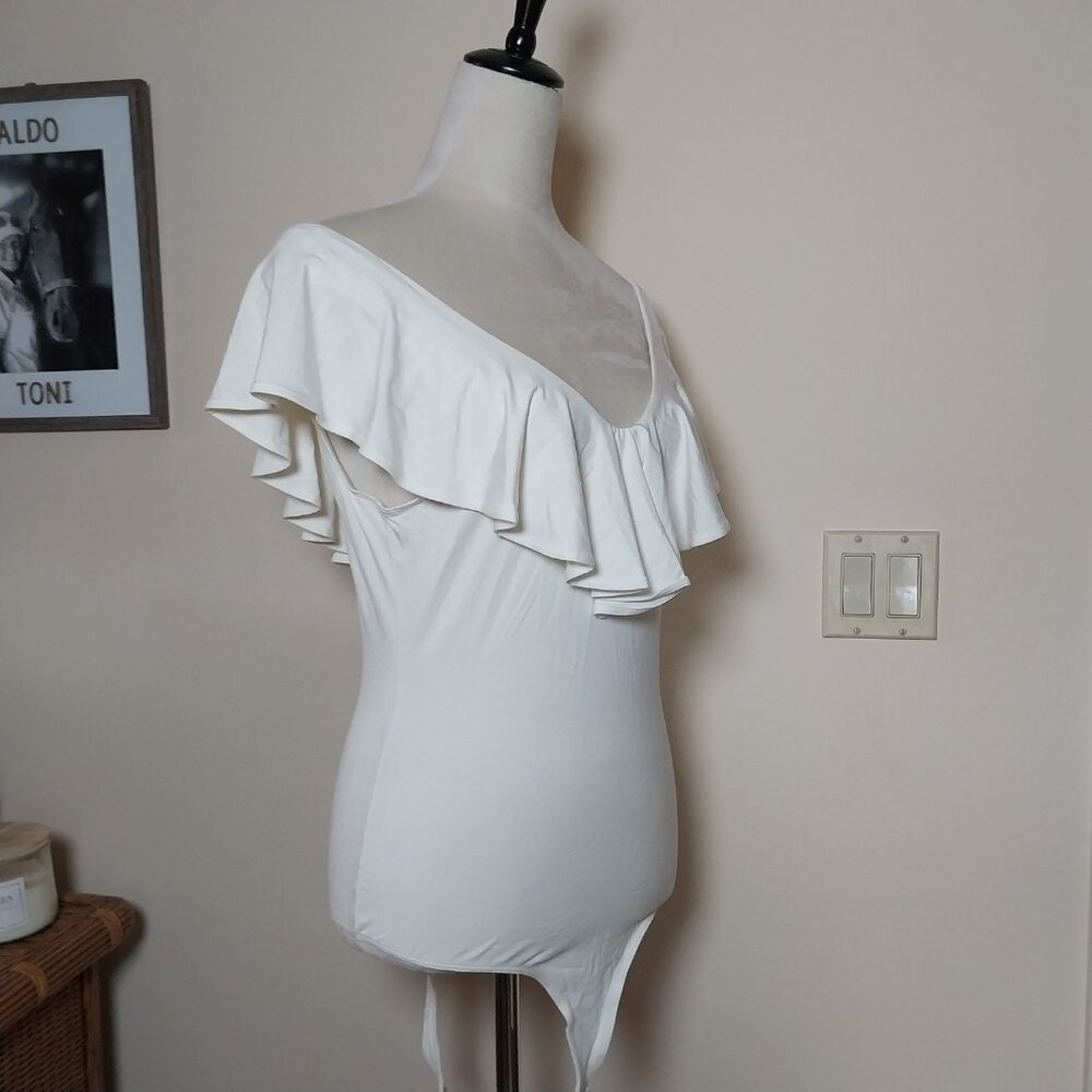 LITTLE BLACK BODYSUIT SIZE L CREAM WHITE This OFF SHOULDER RUFFLE THONG BODYSUIT - Picture 5 of 12